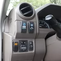Toyota LC76: Vláčej mě bahnem a kamením!