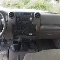 Toyota LC76: Vláčej mě bahnem a kamením!