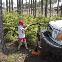 Toyota LC76: Vláčej mě bahnem a kamením!