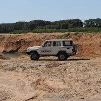 Toyota LC76: Vláčej mě bahnem a kamením!
