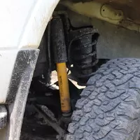 Toyota LC76: Vláčej mě bahnem a kamením!