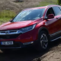 Honda CR-V 1.5 VTEC Turbo CVT Executive: Komfortně všude kolem