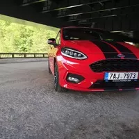 Ford Fiesta ST-Line (Red Edition): Hra na závoďák
