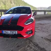 Ford Fiesta ST-Line (Red Edition): Hra na závoďák