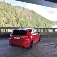 Ford Fiesta ST-Line (Red Edition): Hra na závoďák