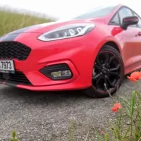 Ford Fiesta ST-Line (Red Edition): Hra na závoďák