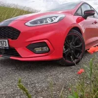 Ford Fiesta ST-Line (Red Edition): Hra na závoďák