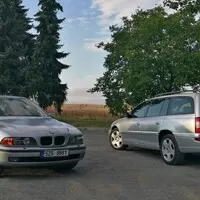BMW 523i E39 vs Opel Omega 2.6 V6: To nejlepší z levných velkých zadokolek