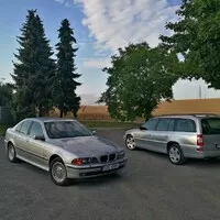 BMW 523i E39 vs Opel Omega 2.6 V6: To nejlepší z levných velkých zadokolek