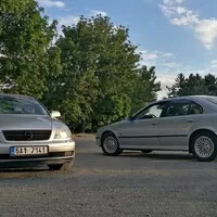 BMW 523i E39 vs Opel Omega 2.6 V6: To nejlepší z levných velkých zadokolek