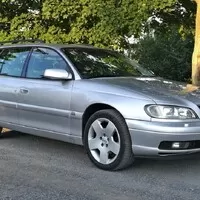 BMW 523i E39 vs Opel Omega 2.6 V6: To nejlepší z levných velkých zadokolek