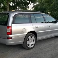 BMW 523i E39 vs Opel Omega 2.6 V6: To nejlepší z levných velkých zadokolek