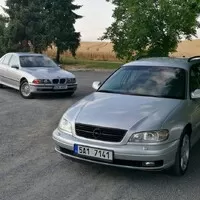 BMW 523i E39 vs Opel Omega 2.6 V6: To nejlepší z levných velkých zadokolek