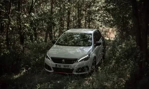 Peugeot 308GTi: Rozverné vlání za přední nápravou