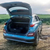 Hyundai Kona Electric Power: Naco Teslu...