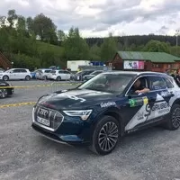 Rozkaz zní jasně. Audi E-Tron musí dojet za každou cenu.