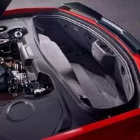 Corvette C8: bez manuálu, bez listových per a s motorem uprostřed