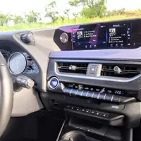 Lexus UX 250h: Rozmazlovat se je správné