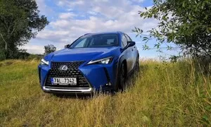 Recenze & testy: Lexus UX 250h: Rozmazlovat se je správné
