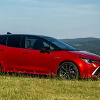 Toyota Corolla 1.8 Hybrid hatchback: Zpátky ni krok!