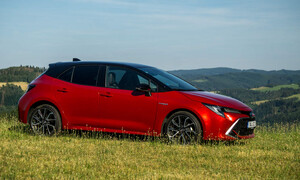 Recenze & testy: Toyota Corolla 1.8 Hybrid hatchback: Zpátky ni krok!