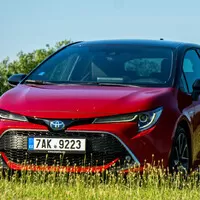 Toyota Corolla 1.8 Hybrid hatchback: Zpátky ni krok!