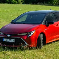 Toyota Corolla 1.8 Hybrid hatchback: Zpátky ni krok!