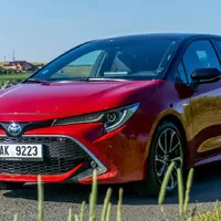 Toyota Corolla 1.8 Hybrid hatchback: Zpátky ni krok!