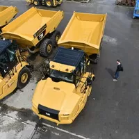 CAT 730: Autíčkář mezi obry