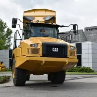 CAT 730: Autíčkář mezi obry