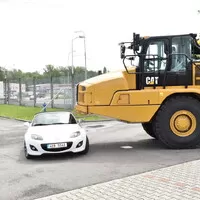 CAT 730: Autíčkář mezi obry