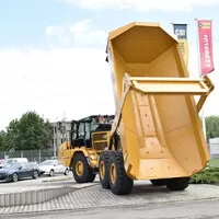 CAT 730: Autíčkář mezi obry