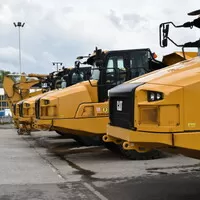 CAT 730: Autíčkář mezi obry