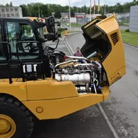 CAT 730: Autíčkář mezi obry