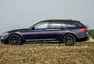BMW 540i xDrive: Polštářky, dříví a rychlost.