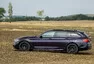 BMW 540i xDrive: Polštářky, dříví a rychlost.