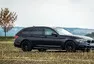 BMW 540i xDrive: Polštářky, dříví a rychlost.