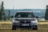 BMW 540i xDrive: Polštářky, dříví a rychlost.