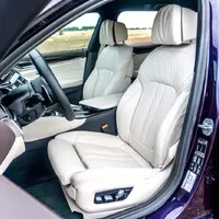 BMW 540i xDrive: Polštářky, dříví a rychlost.