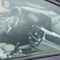 BMW 540i xDrive: Polštářky, dříví a rychlost.