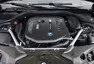BMW 540i xDrive: Polštářky, dříví a rychlost.