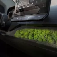 Německý solární elektromobil má v základní výbavě mech a lišejník