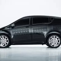 Německý solární elektromobil má v základní výbavě mech a lišejník