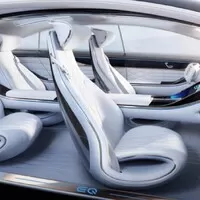 Mercedes odhalil interiér nového konceptu. Akcie výrobců útěrek z mikrovlákna letí vzhůru.