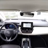 Toyota Corolla SD 1.8 Hybrid Executive: Přepravní kapsle pro každého?
