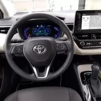 Toyota Corolla SD 1.8 Hybrid Executive: Přepravní kapsle pro každého?