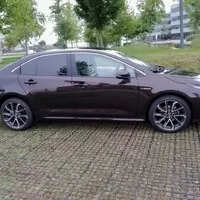 Toyota Corolla SD 1.8 Hybrid Executive: Přepravní kapsle pro každého?