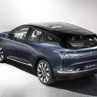 Automobilka Byton míří na evropský trh. Kupce láká na displeje a kamery.