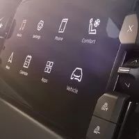 Automobilka Byton míří na evropský trh. Kupce láká na displeje a kamery.