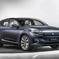 Automobilka Byton míří na evropský trh. Kupce láká na displeje a kamery.